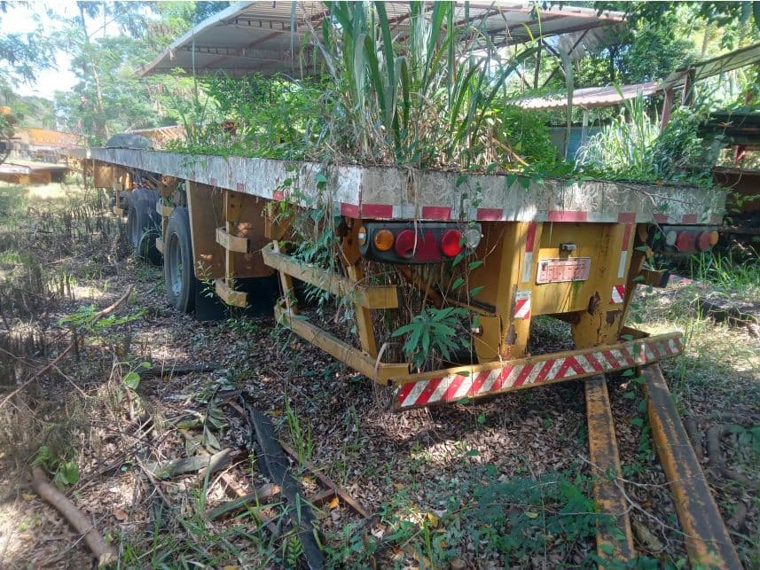 LOTE 15: VEÍCULO SEMIREBOQUE TIPO PRANCHA "LENÇOIS", PLACA EFU-1727, ANO 2011, EM ESTADO DE SUCATA Processo: 1127919-19.2018.