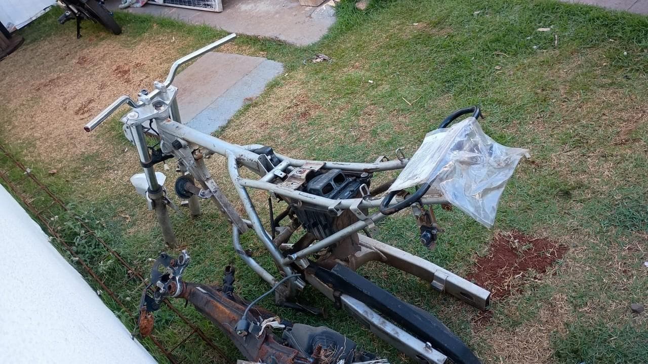 SUCATA HONDA/CBX 250 TWISTER, 2007/2007, PRATA — foto do lote