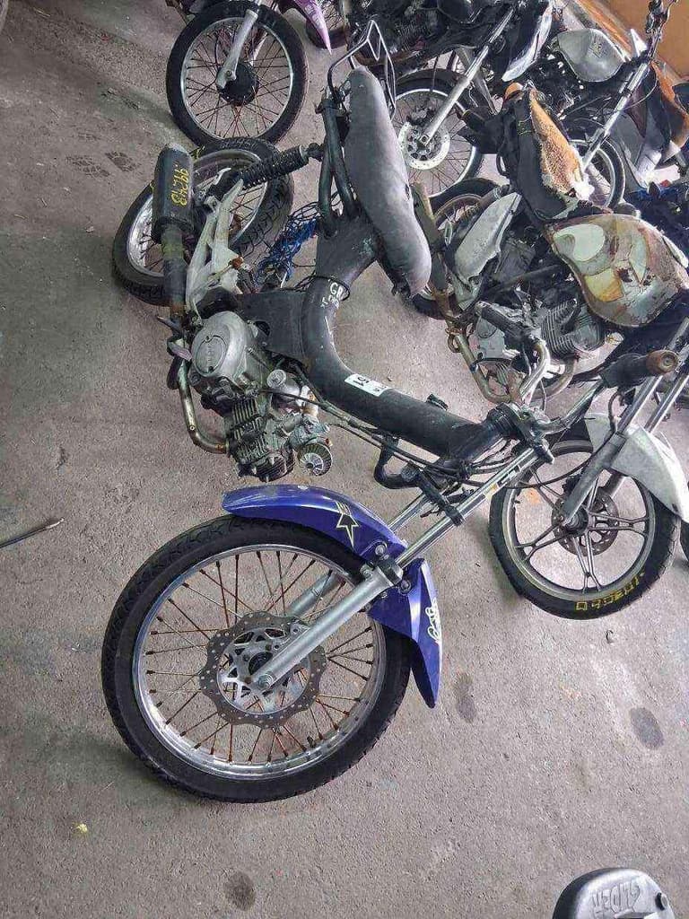 MOTOCICLETA MOTOCICLETA  Sucata Motor Inservível — foto do lote