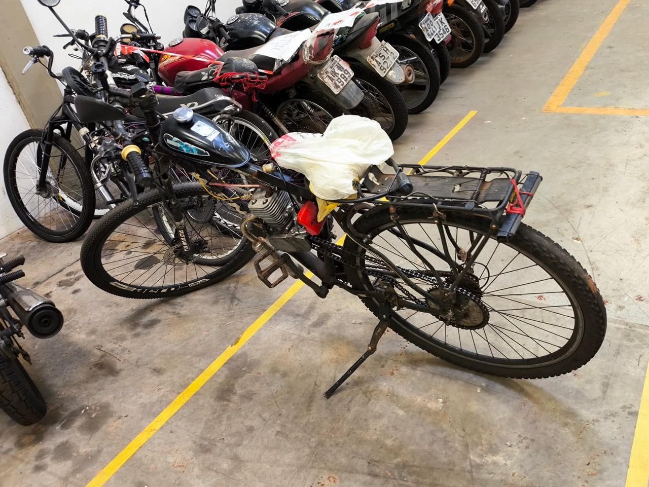 SUCATA BIC MOTORIZADA, , PRETO, — foto do lote