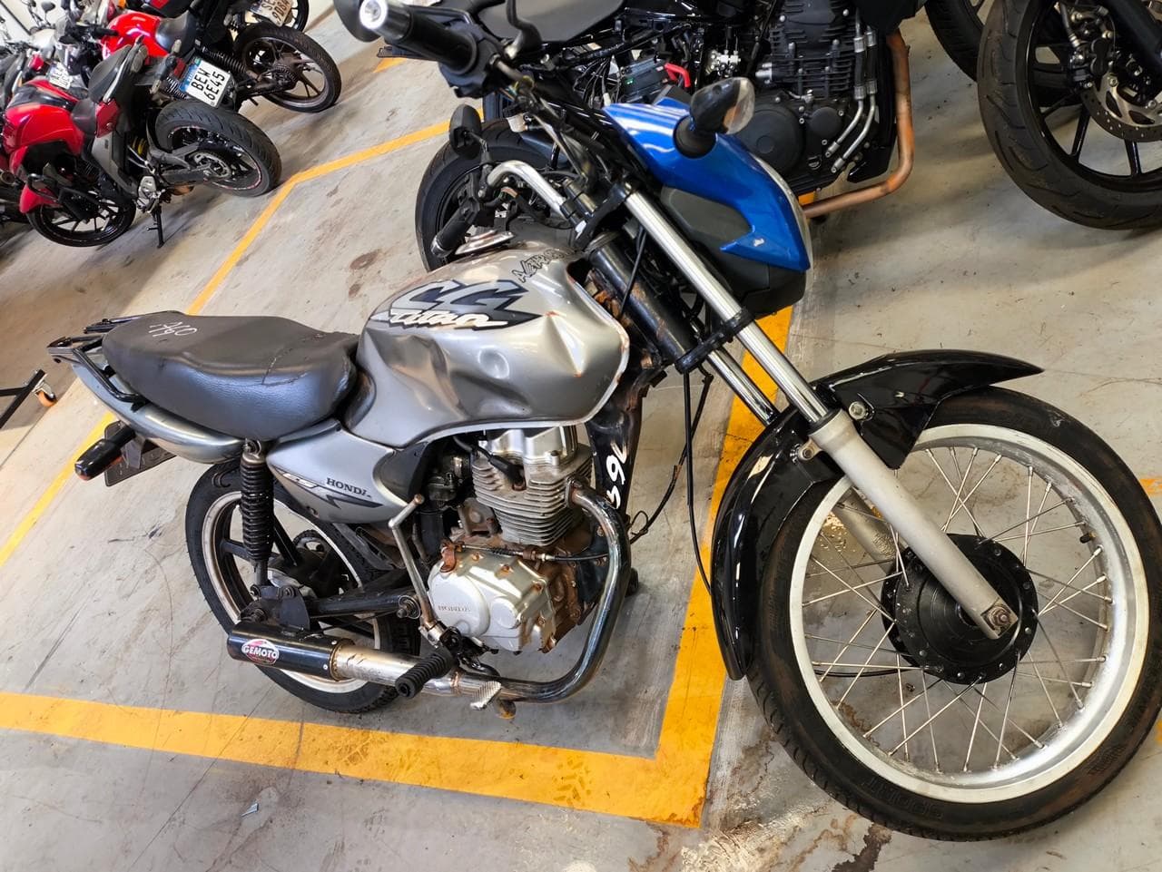 SUCATA CG 125 TITAN ES, 2001/2002, PRATA — foto do lote